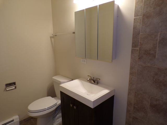 8860 N Western Avenue 2F, Des Plaines, IL 60016