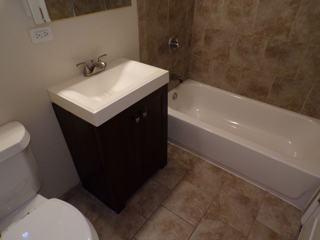 8860 N Western Avenue 2F, Des Plaines, IL 60016