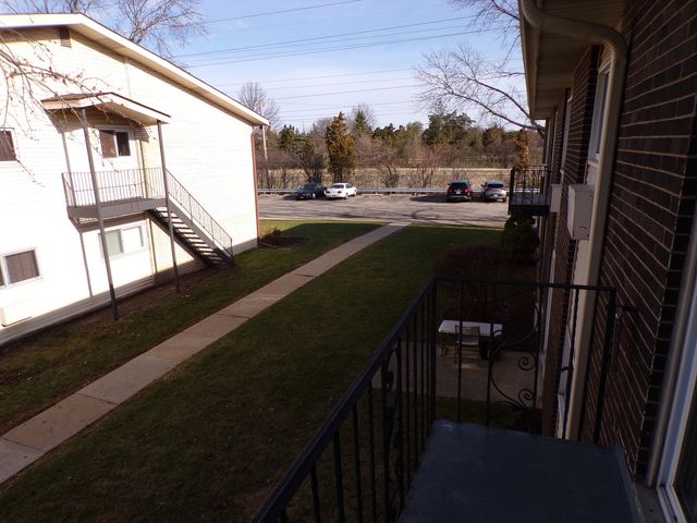 8860 N Western Avenue 2F, Des Plaines, IL 60016