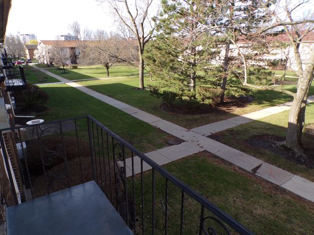 8860 N Western Avenue 2F, Des Plaines, IL 60016