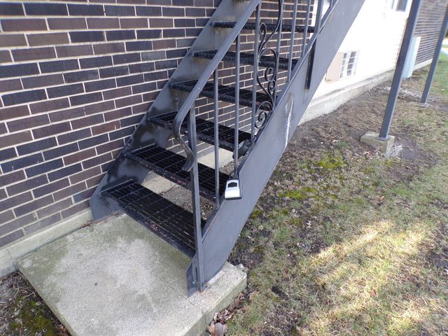 8860 N Western Avenue 2F, Des Plaines, IL 60016