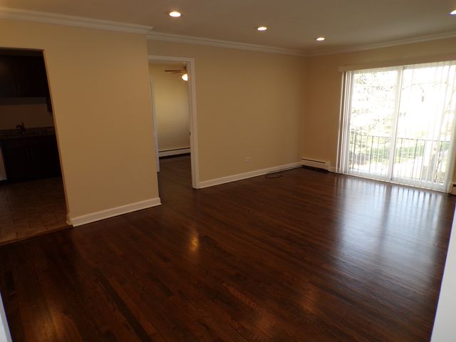 8860 N Western Avenue 2F, Des Plaines, IL 60016