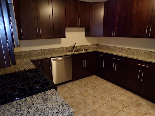 8860 N Western Avenue 2F, Des Plaines, IL 60016