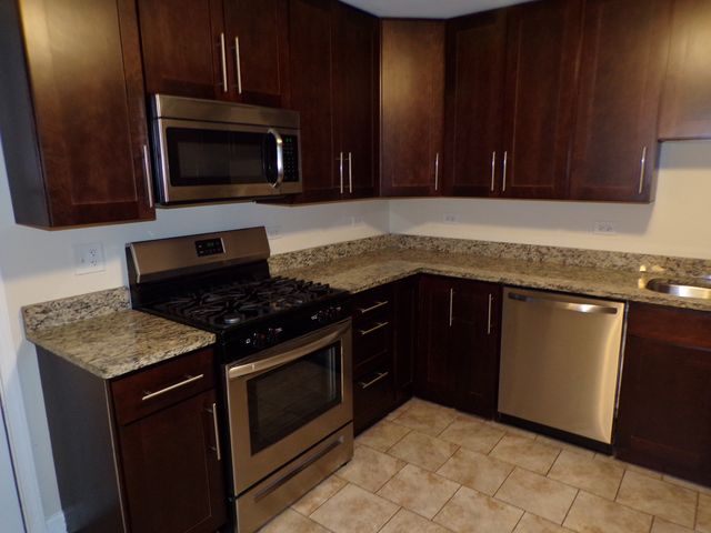 8860 N Western Avenue 2F, Des Plaines, IL 60016