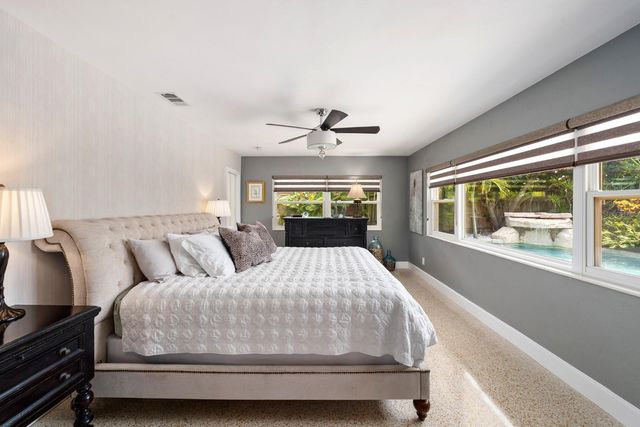 1100 36TH AVENUE NE, St Petersburg, FL 33704