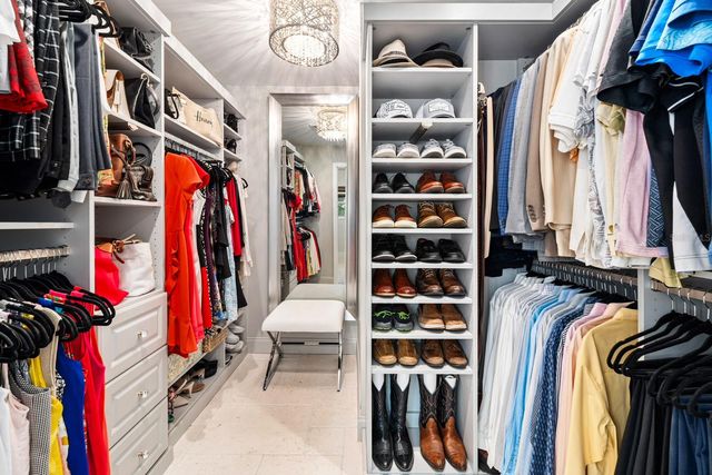 1100 36TH AVENUE NE, St Petersburg, FL 33704