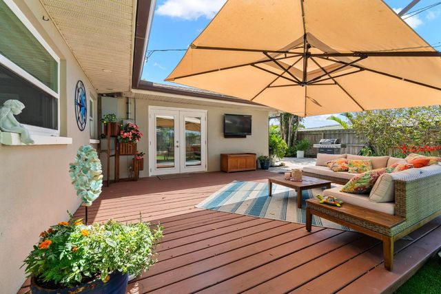 1100 36TH AVENUE NE, St Petersburg, FL 33704