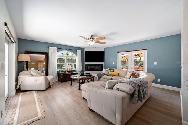 1100 36TH AVENUE NE, St Petersburg, FL 33704