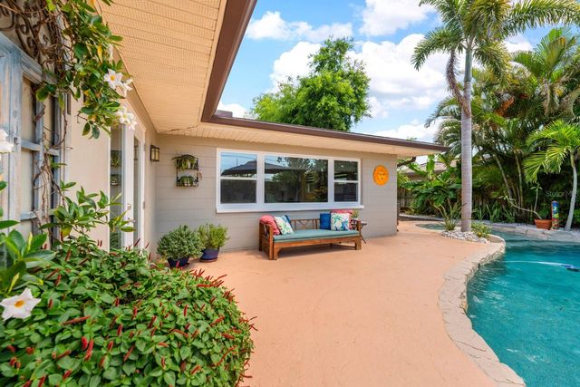 1100 36TH AVENUE NE, St Petersburg, FL 33704