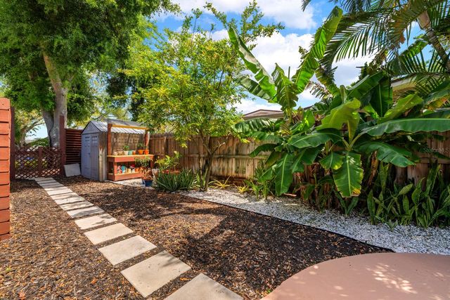 1100 36TH AVENUE NE, St Petersburg, FL 33704