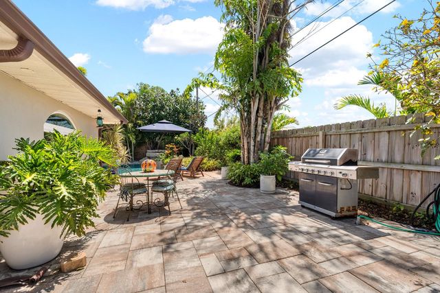 1100 36TH AVENUE NE, St Petersburg, FL 33704