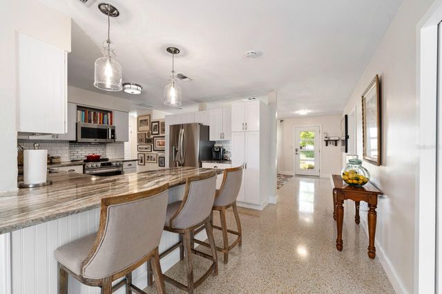 1100 36TH AVENUE NE, St Petersburg, FL 33704