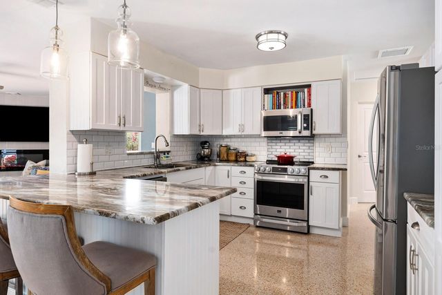 1100 36TH AVENUE NE, St Petersburg, FL 33704