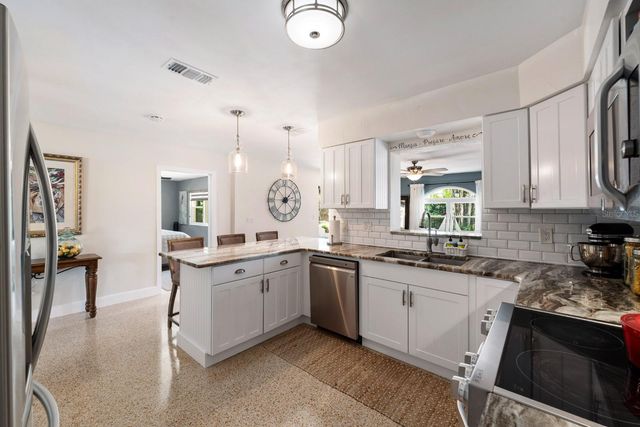 1100 36TH AVENUE NE, St Petersburg, FL 33704