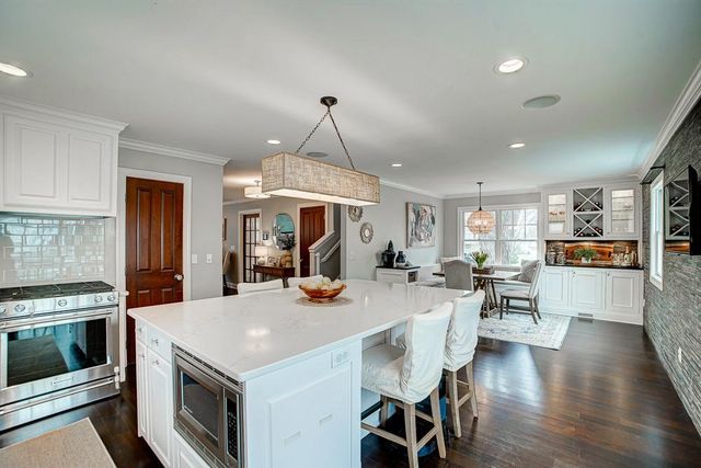 121 Courtland Street, Excelsior, MN 55331