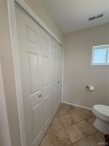 5466 Keller Road, St Louis, MO 63128