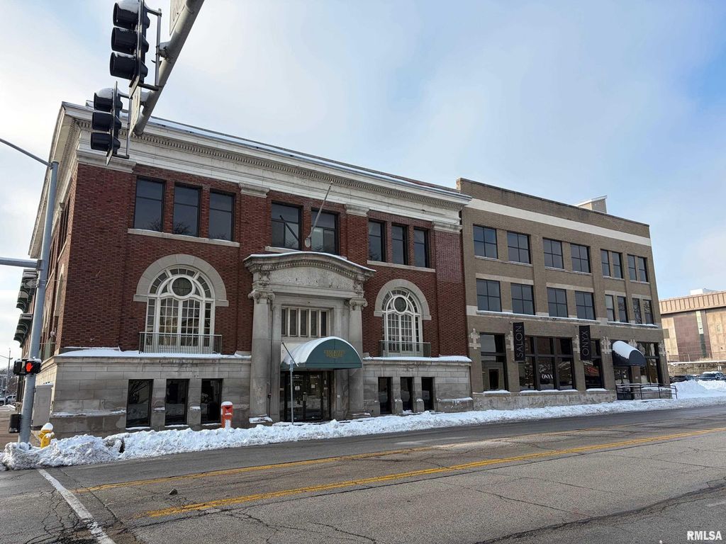 400 MAIN Street, Davenport, IA 52801