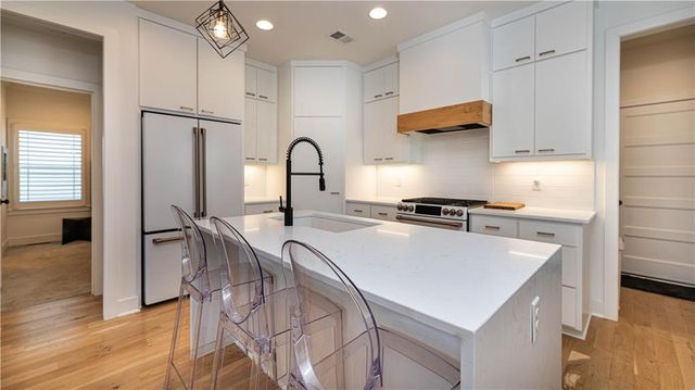 1032 SW Armie Street, Lee's Summit, MO 64081