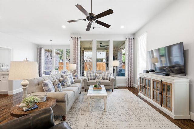 1401 Bluebell Avenue, Lantana, TX 76226