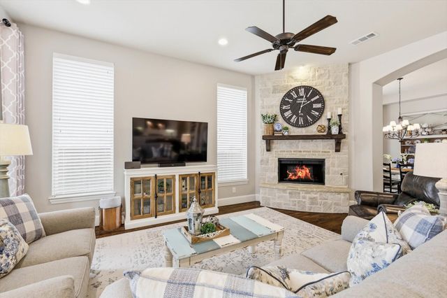 1401 Bluebell Avenue, Lantana, TX 76226