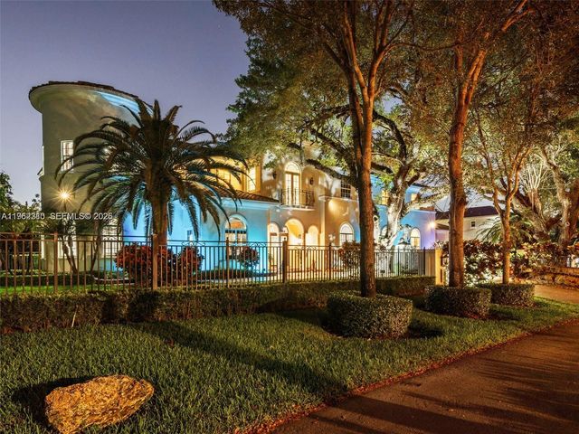 9076 SW 59th Court, Pinecrest, FL 33156