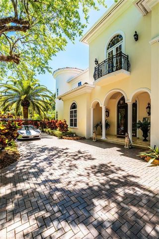 9076 SW 59th Court, Pinecrest, FL 33156