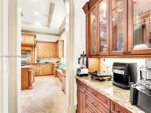 9076 SW 59th Court, Pinecrest, FL 33156