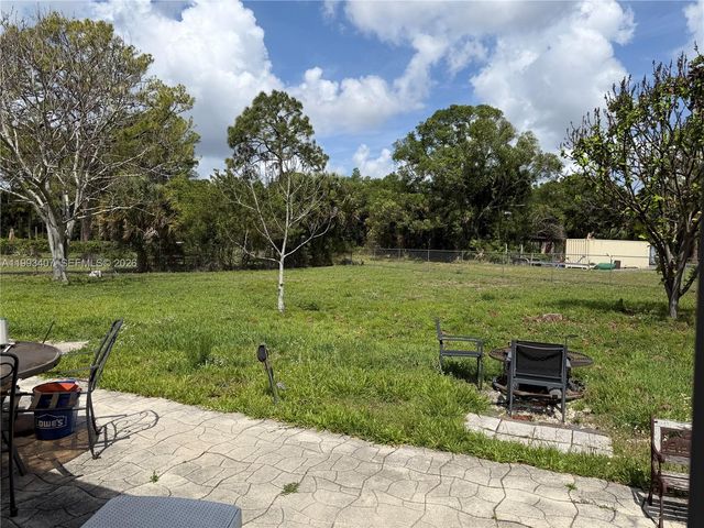 9765 Apache Blvd, West Palm Beach, FL 33412