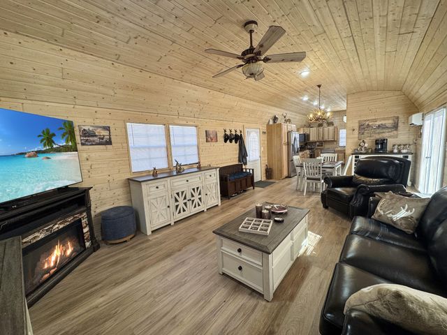 137 Summit Dr, Dover, TN 37058