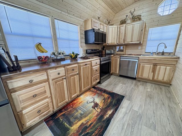 137 Summit Dr, Dover, TN 37058
