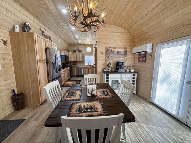 137 Summit Dr, Dover, TN 37058