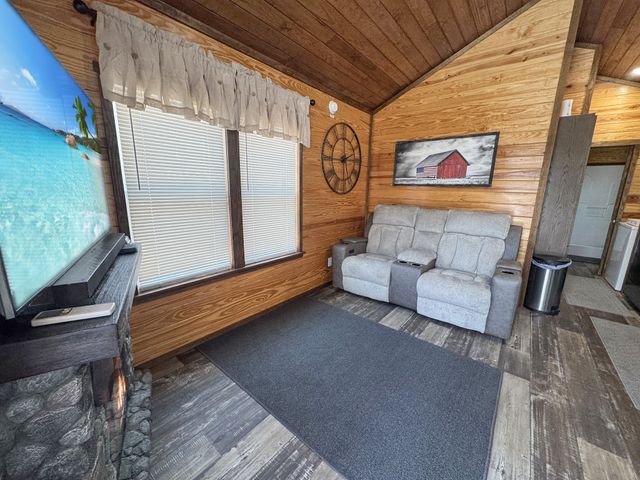 137 Summit Dr, Dover, TN 37058