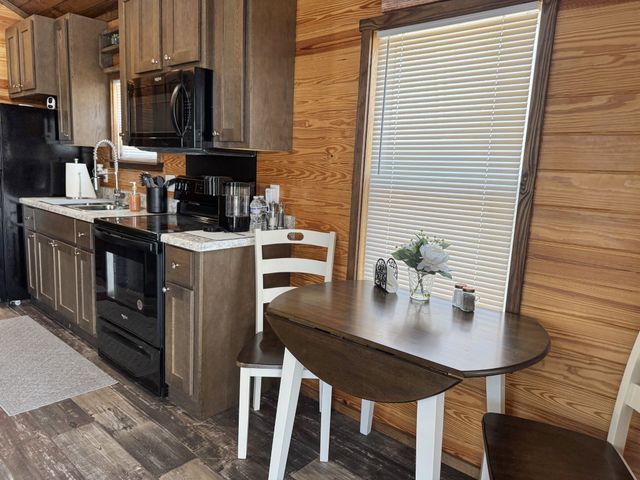 137 Summit Dr, Dover, TN 37058
