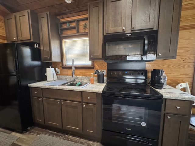137 Summit Dr, Dover, TN 37058