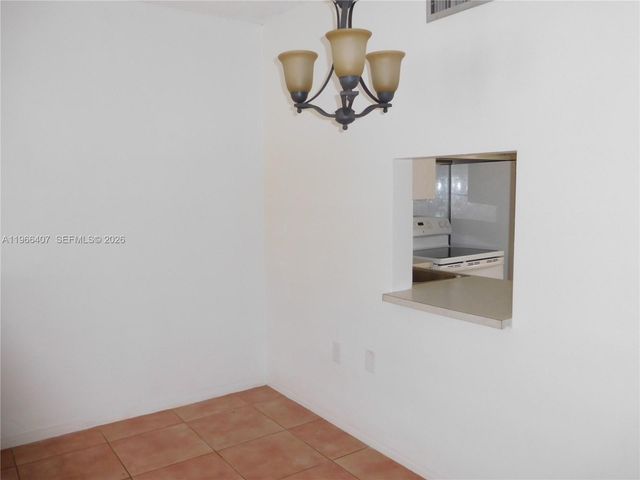 2815 NE 201st Ter L102, Aventura, FL 33180