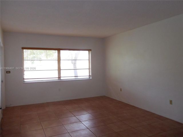 2815 NE 201st Ter L102, Aventura, FL 33180