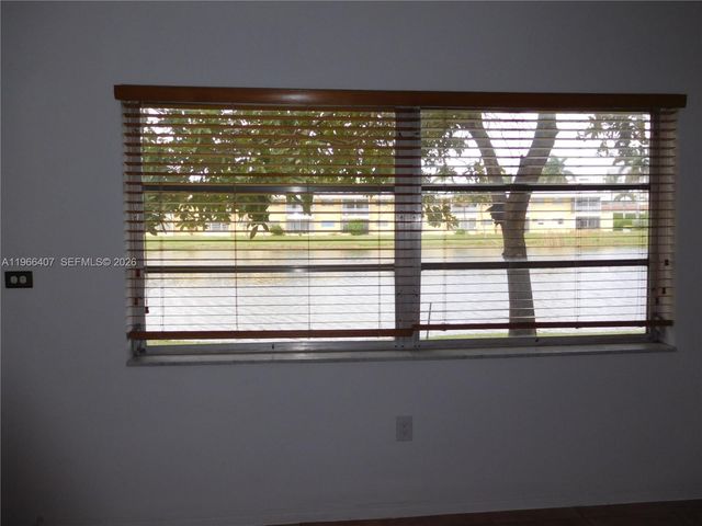 2815 NE 201st Ter L102, Aventura, FL 33180