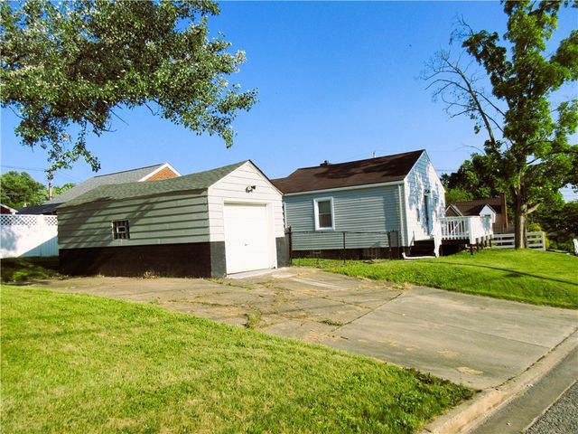 212 Evans Dr, Ellwood City, PA 16117