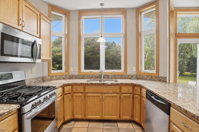 8901 Dunbar Knoll N, Brooklyn Park, MN 55443