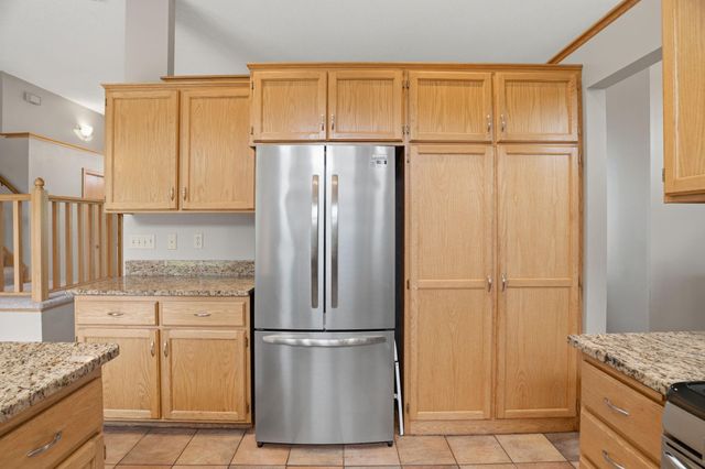 8901 Dunbar Knoll N, Brooklyn Park, MN 55443