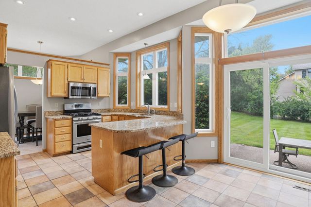 8901 Dunbar Knoll N, Brooklyn Park, MN 55443