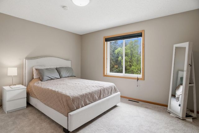 8901 Dunbar Knoll N, Brooklyn Park, MN 55443