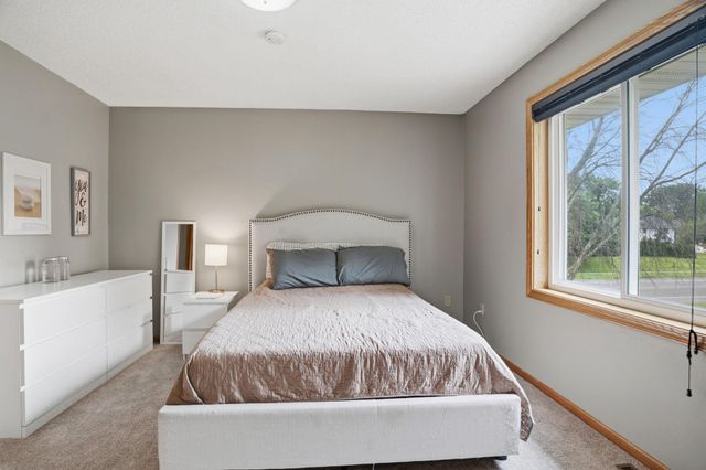 8901 Dunbar Knoll N, Brooklyn Park, MN 55443