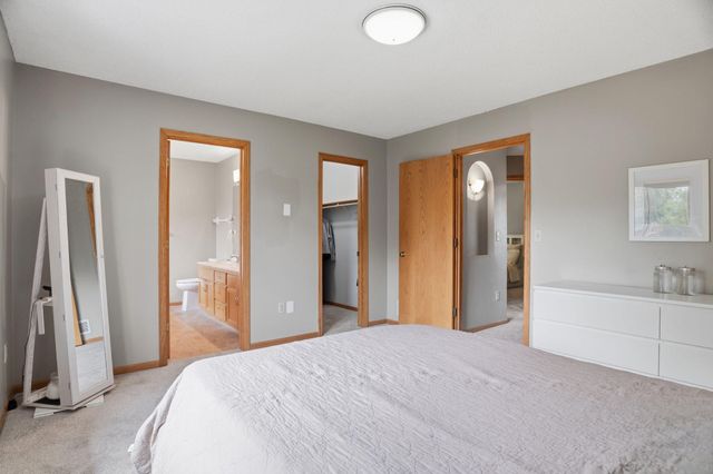 8901 Dunbar Knoll N, Brooklyn Park, MN 55443