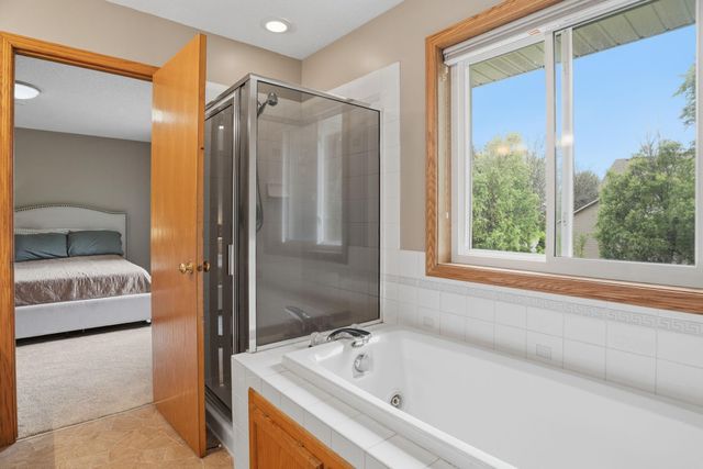 8901 Dunbar Knoll N, Brooklyn Park, MN 55443