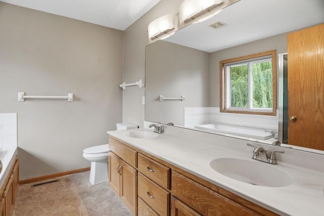 8901 Dunbar Knoll N, Brooklyn Park, MN 55443