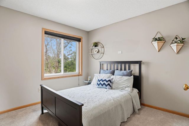 8901 Dunbar Knoll N, Brooklyn Park, MN 55443