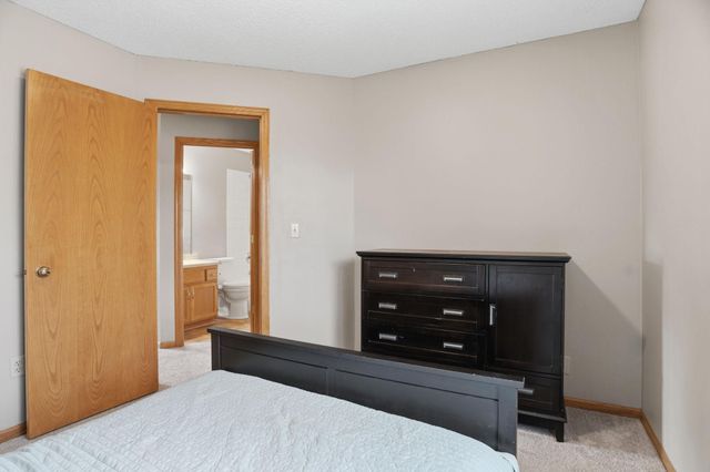 8901 Dunbar Knoll N, Brooklyn Park, MN 55443