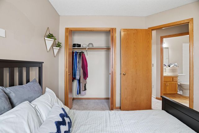 8901 Dunbar Knoll N, Brooklyn Park, MN 55443