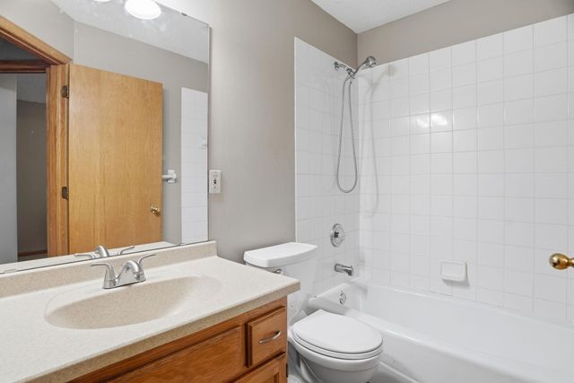 8901 Dunbar Knoll N, Brooklyn Park, MN 55443
